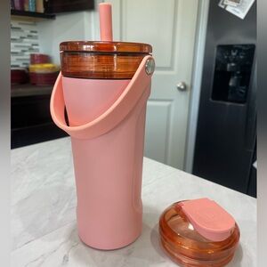 Brumate multishaker with straw lid in Guava